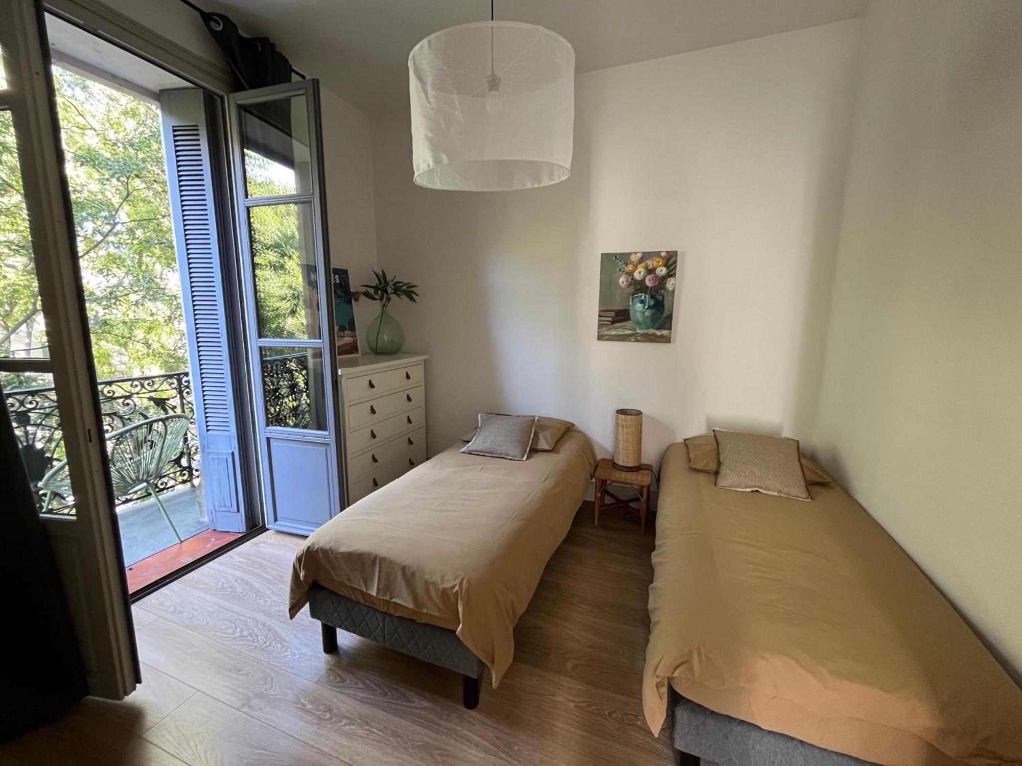 Nimes , Appartement Renove Dans Immeuble Classe. מראה חיצוני תמונה