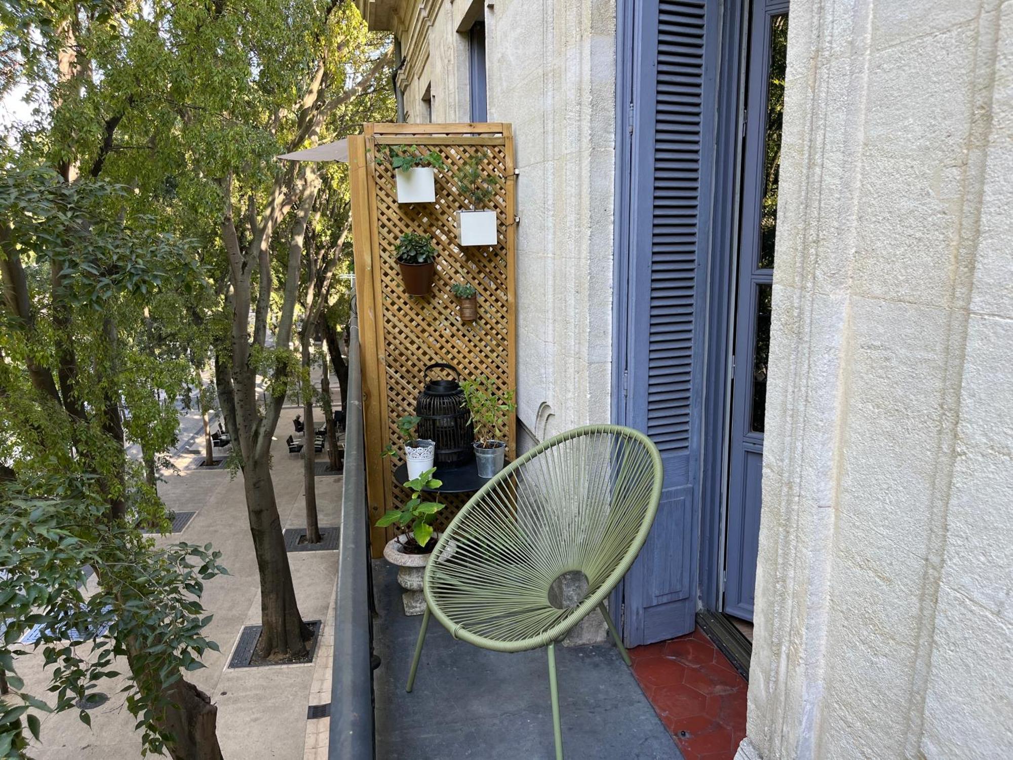 Nimes , Appartement Renove Dans Immeuble Classe. מראה חיצוני תמונה